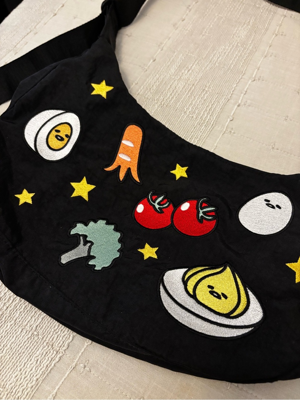 BAGGU Gudetama Medium crescent bag - Picture 2 of 3